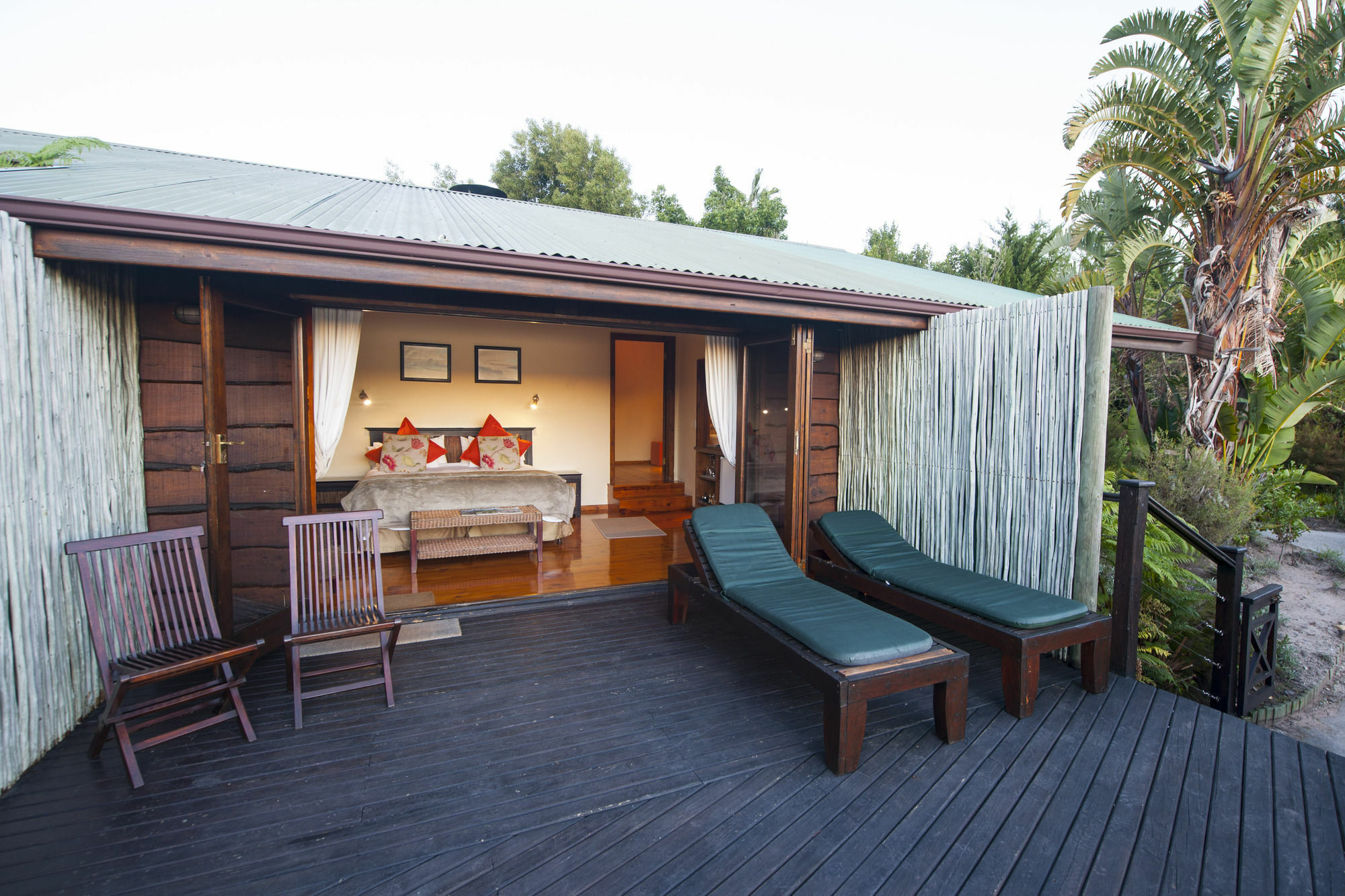Elephant Hide Of Guest Lodge Knysna